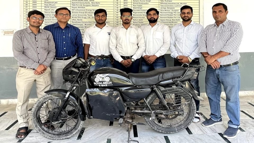 Petrol bike modified into e-vehicle for 27 thousand in agra