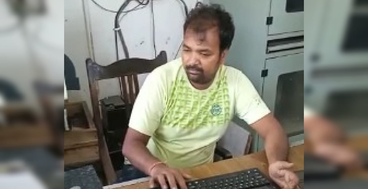 Bihar: Train ticket booking clerk arrested in Barauni, was swinging drunk, Begusarai News