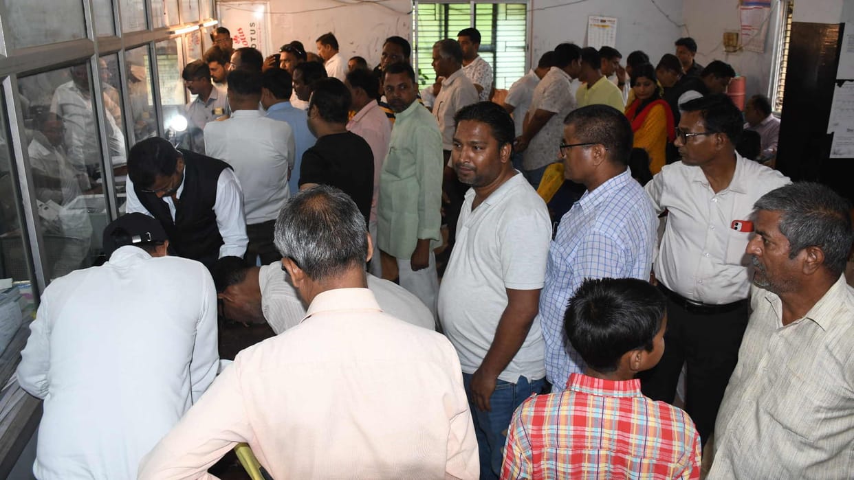 To avoid forgery get records inspected before deed in Gorakhpur