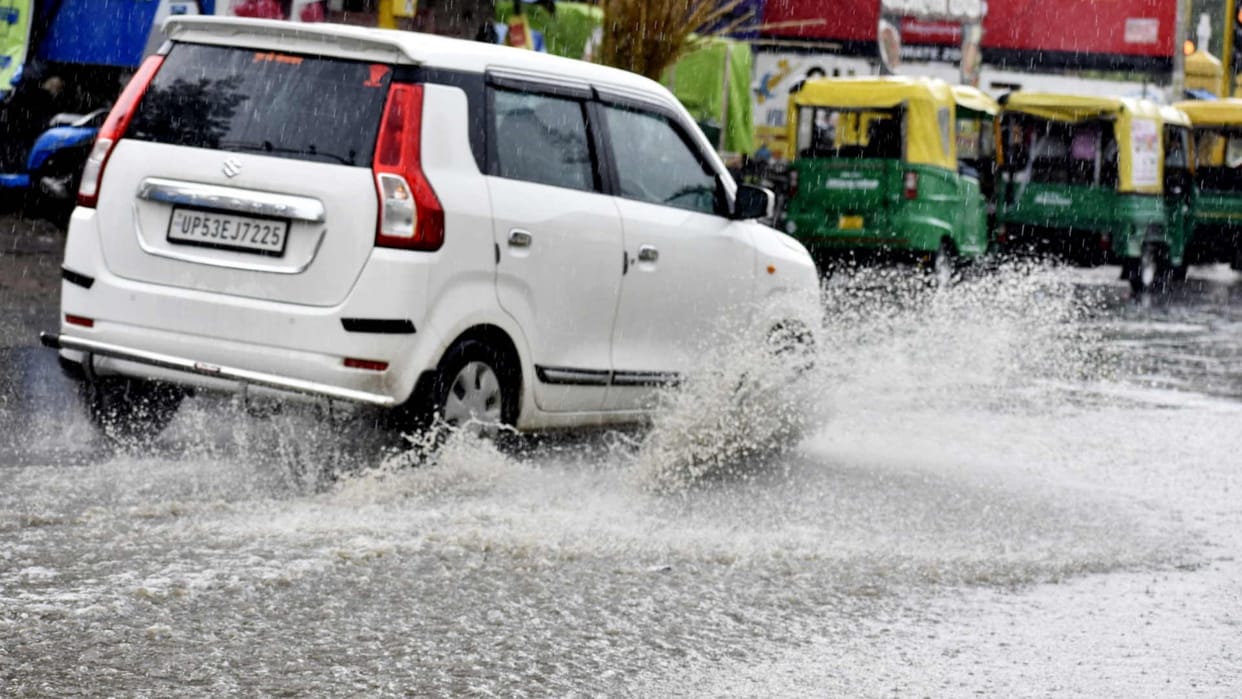 Gorakhpur City roads water logging due to 20 minutes of rain