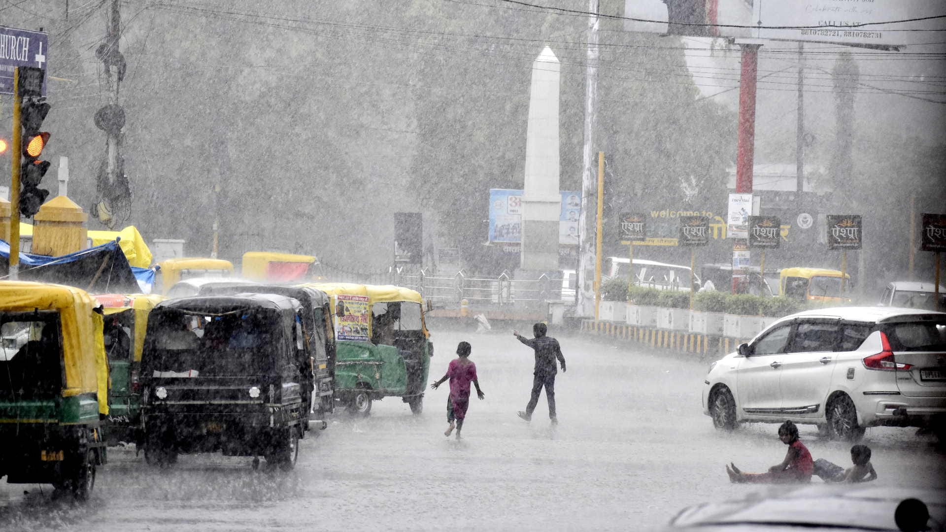 गोरखपुर में बारिश।
