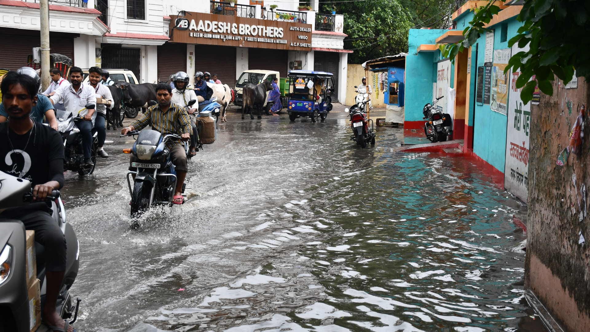 Gorakhpur City roads water logging due to 20 minutes of rain