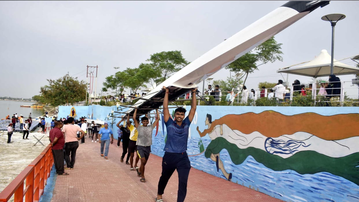 Come to Gorakhpur and enjoy rowing competition in ramgarh tal