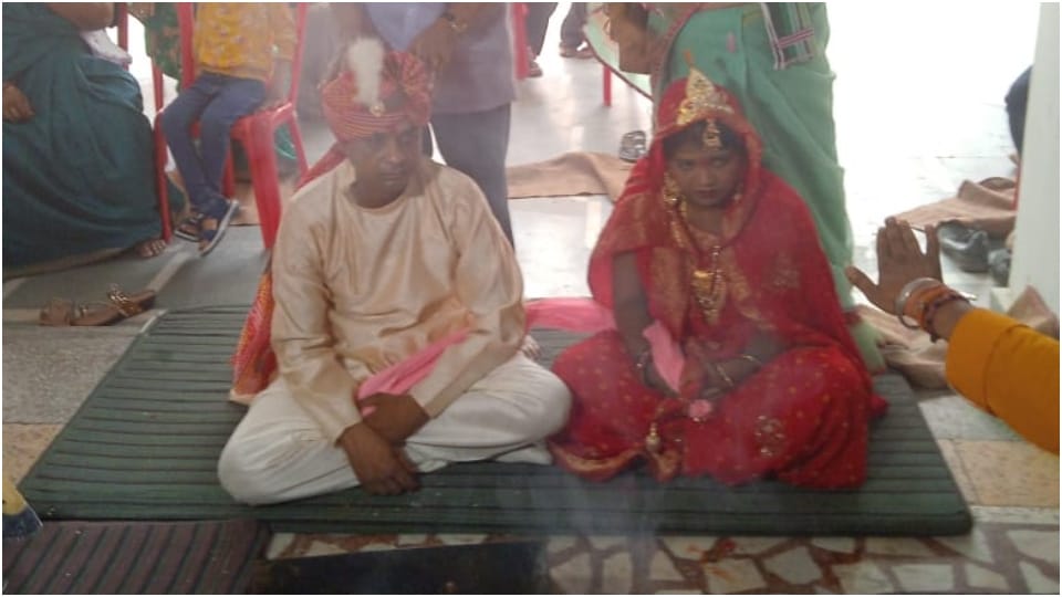 In Bharatpur young man got married by giving two lakhs the bride absconded