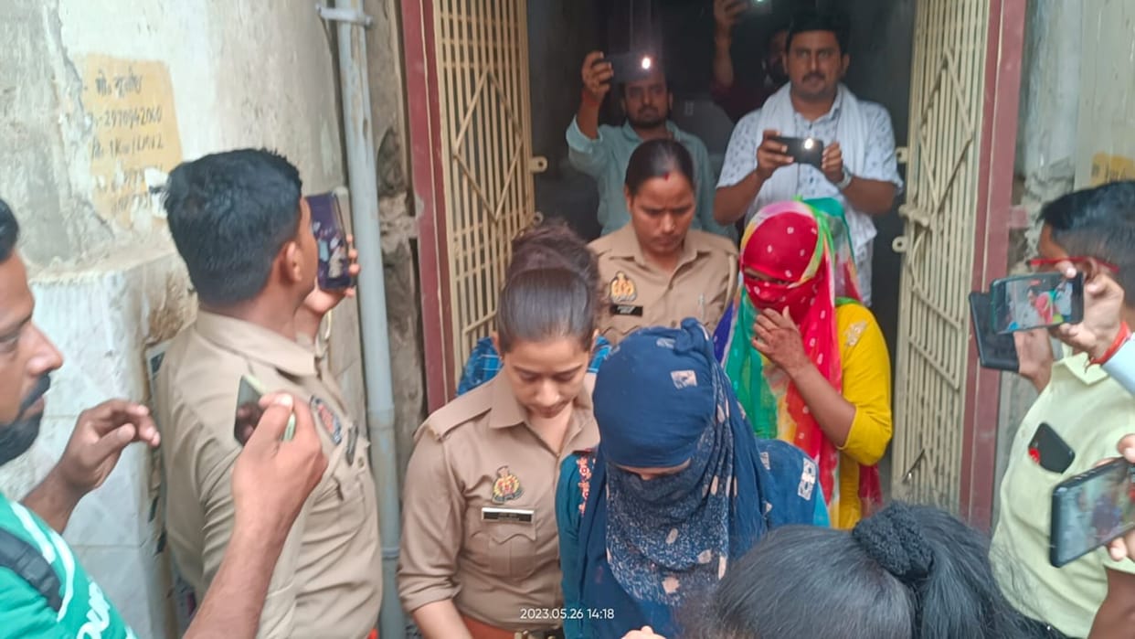 Jaunpur hotel raided: 6 girls, a young man and manager in custody, objectionable items also recovered