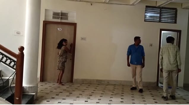 Prostitution business was going on openly in Chitrakoot, girls found in objectionable condition