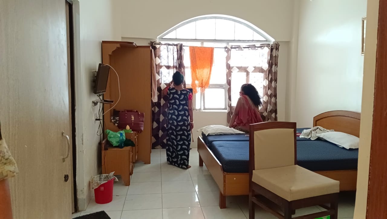 Prostitution business was going on openly in Chitrakoot, girls found in objectionable condition
