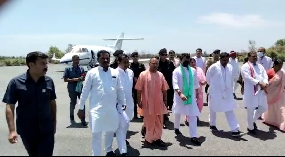 CM Yogi and Jyotiraditya Scindia reach Saifai, will unveil statue of Madhavrao Scindia in Mainpuri