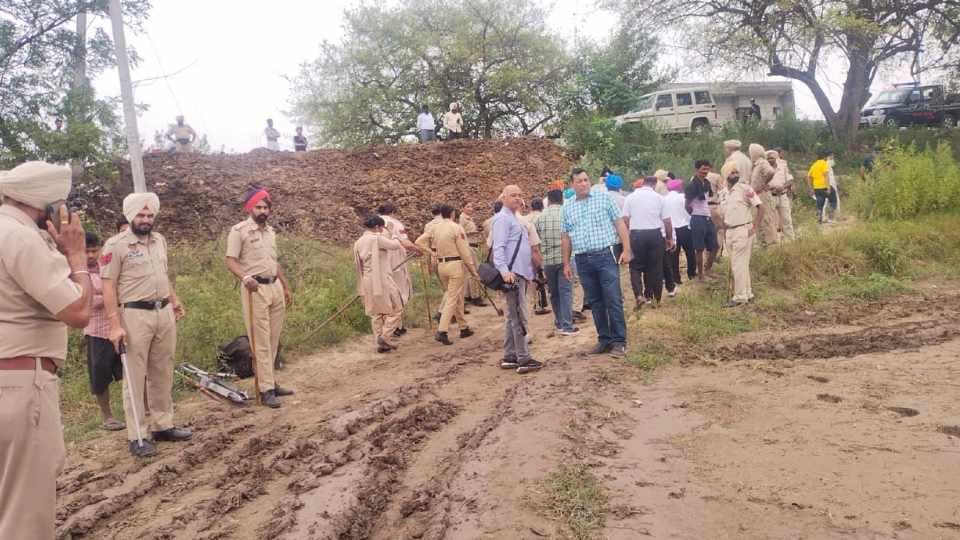 Farmers ran away officials team who went to release encroachment in Kapurthala