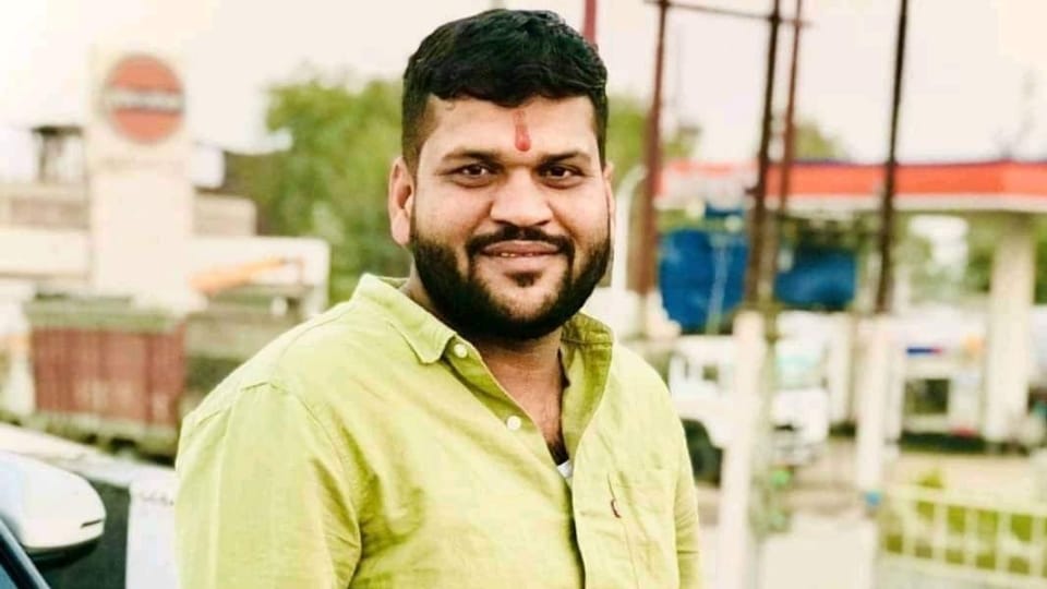 law student jumped into a pond and committed suicide in Jhansi