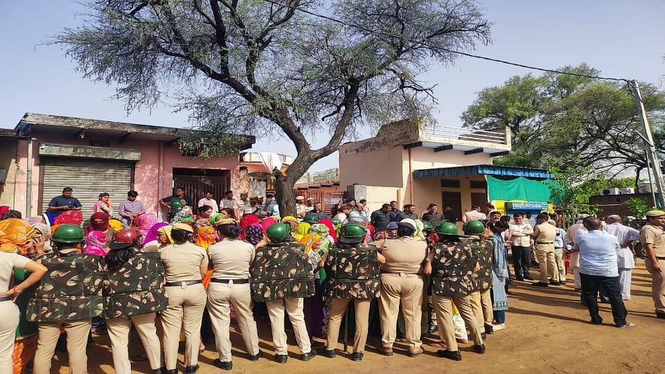 third day of program of CM public dialogue in Mahendragarh, people of village Daungda Ahir demonstrated