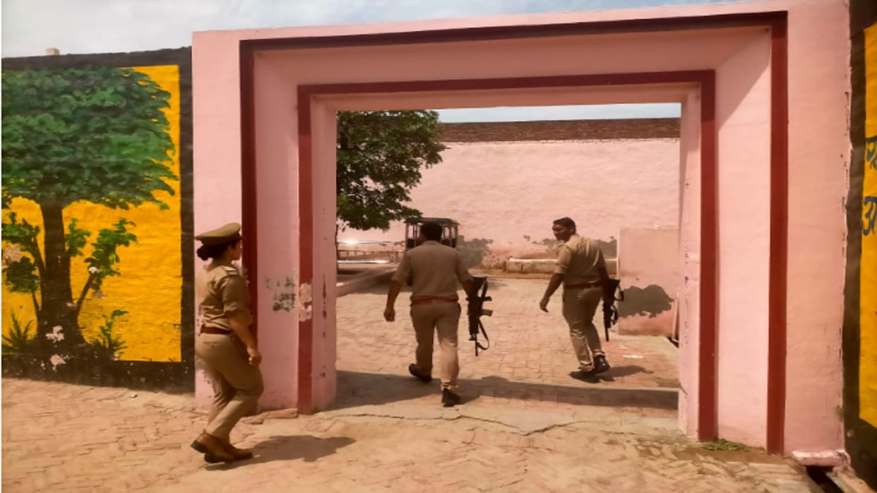 UP: Anti corruption team raided the residence of Lekhpal and Pradhan in Kairana