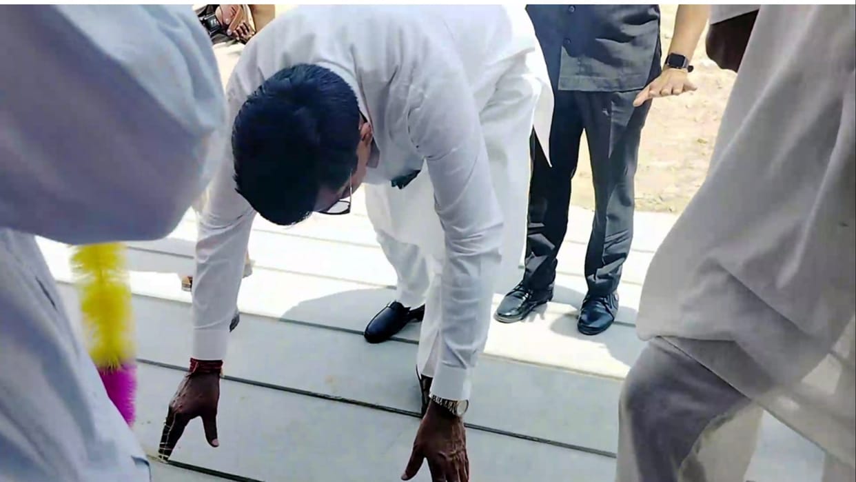 Panchayat Minister Devendra Babli reached his childhood school