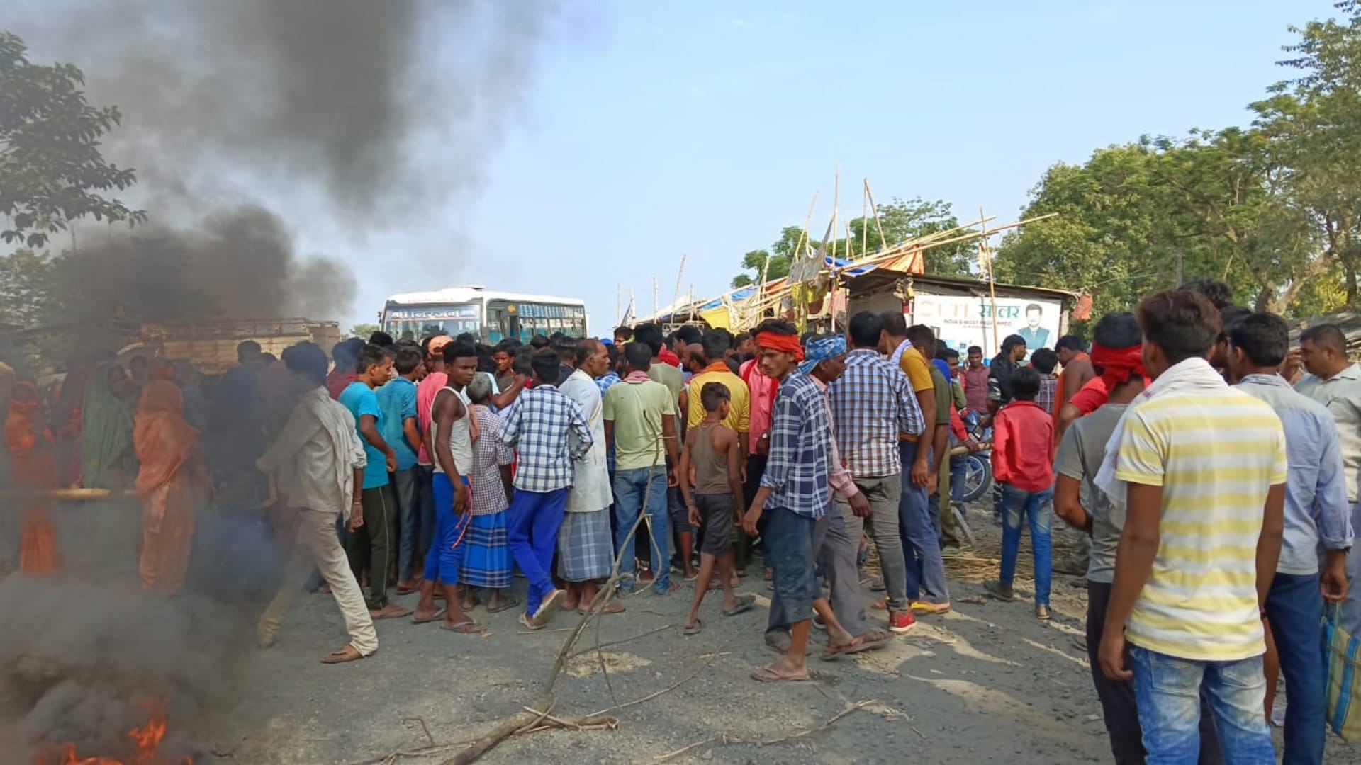 Ruckus in Madhepura after murder of Mukhiya in broad daylight; Angry people blocked road, also stopped train