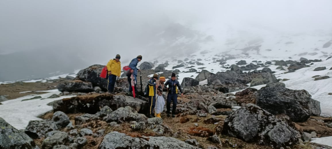 Kedarnath Yatra 2023: Youth from Vrindavan stuck in six feet of snow near Sumeru mountain SDRF rescued safely