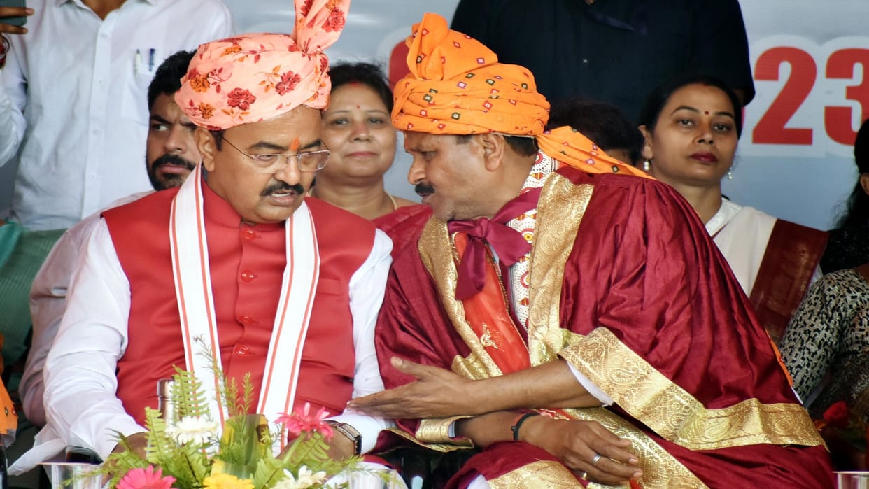 Keshav gave a resolution to Ganesha, sweep himself one day in a month, Dilip handed over an urn filled with Sa