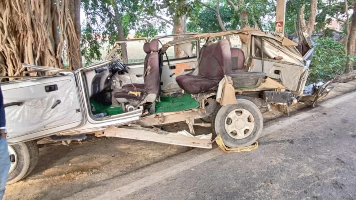 one killed and many injured in road accident at deoria