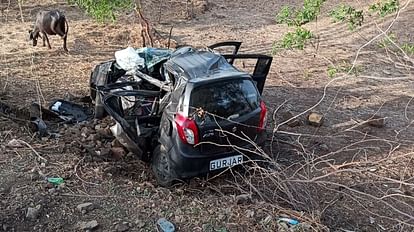 Jaipur-Jabalpur Road Accident: छुट्टी मनाने आए फौजी की कार असंतुलित होकर पलटी, एक की मौत दूसरा गंभीर घायल Jaipur-Jabalpur Road Accident Soldier car overturned one dead and another seriously injured