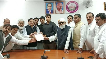 Samajwadi party officials in action after Azam Khan acquittal delegation met rampur DM