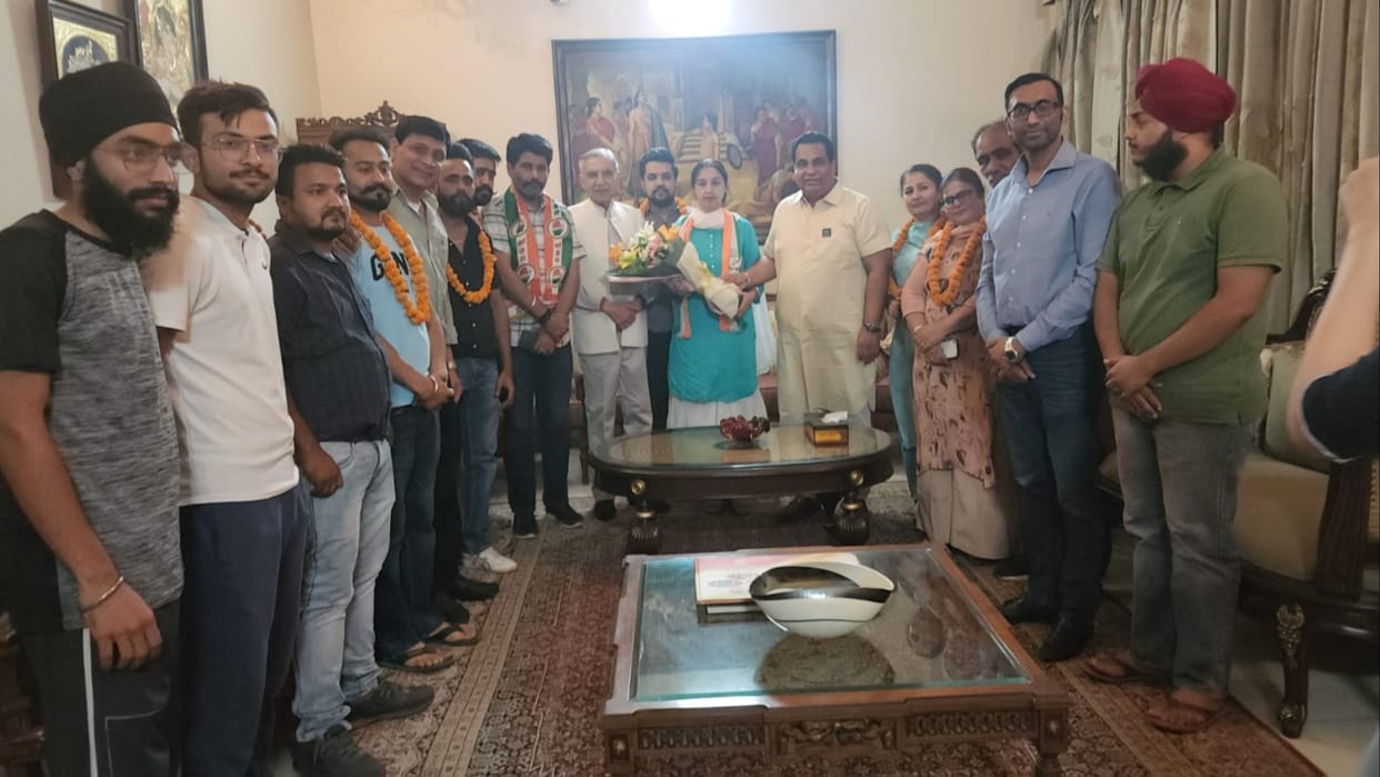 Chandigarh: AAP councilor Taruna Mehta joins Congress