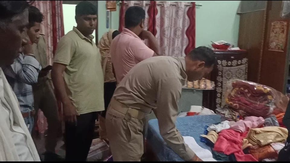 Theft in policeman closed house
