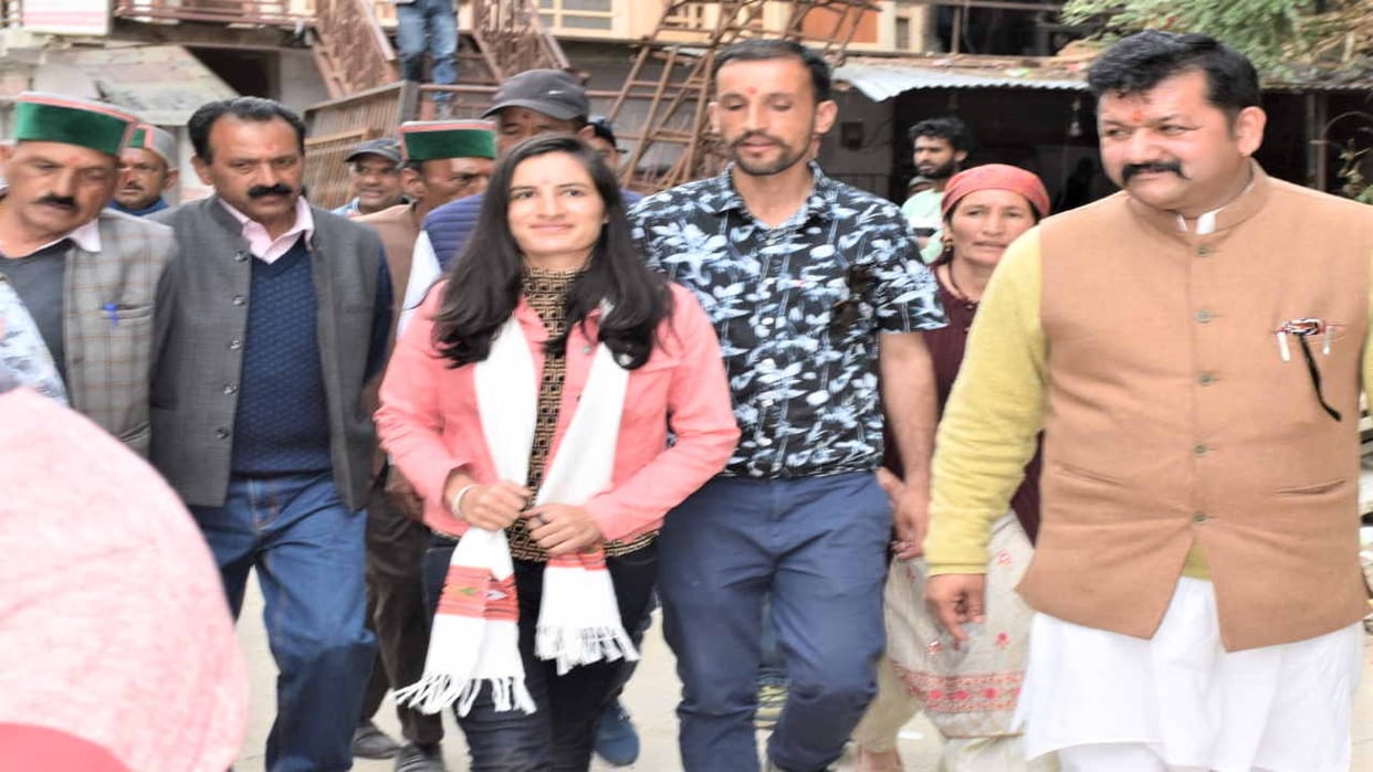 Cricketer Renuka Thakur learned to play cricket in the streets of the village, got emotional remembering the o