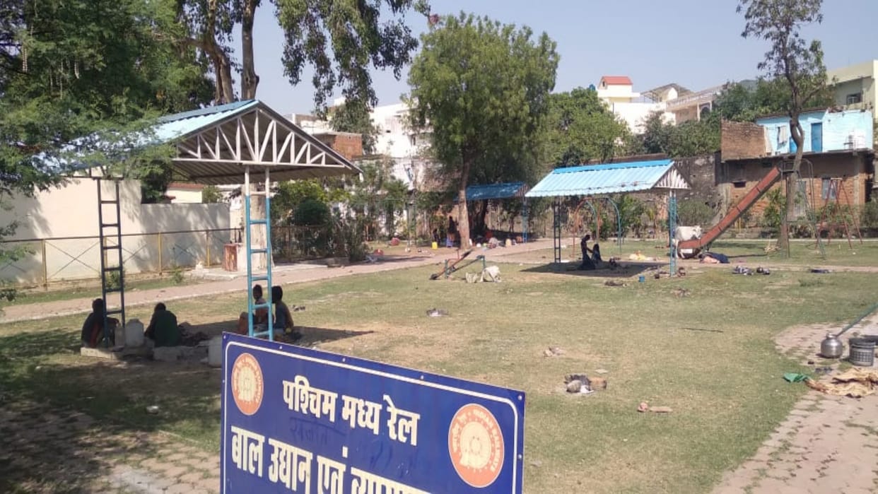 Damoh Park-gym built for railway employees-passengers occupied by beggars inaugurated four years ago