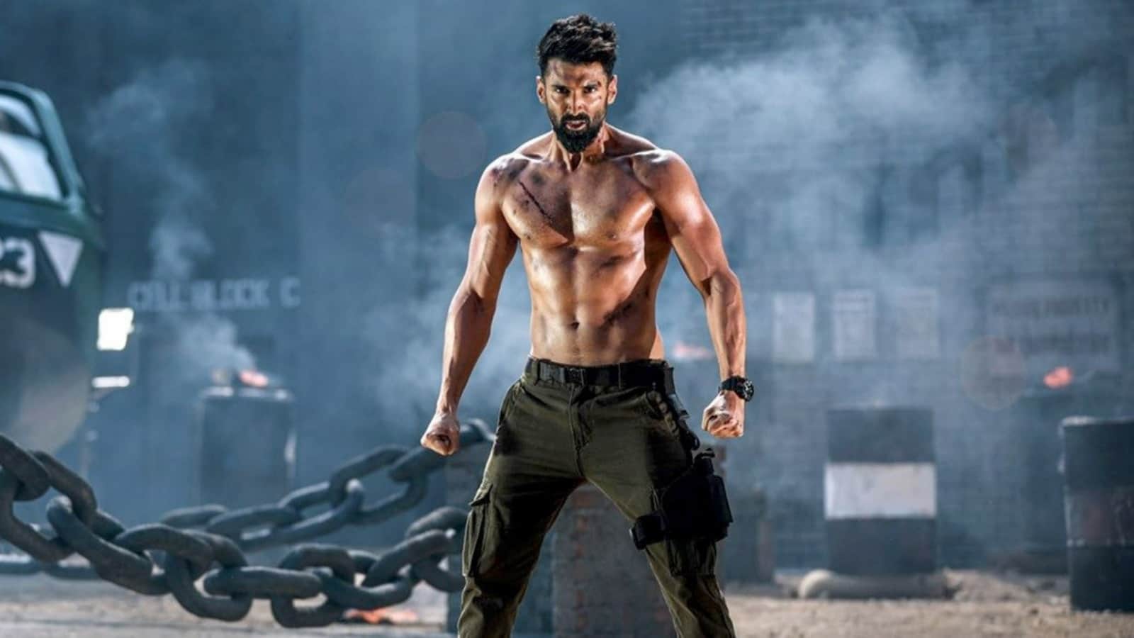 Akshay Kumar Emraan Hashmi Karan Johar film selfiee worker not received salary union gave ultimatum to boycott