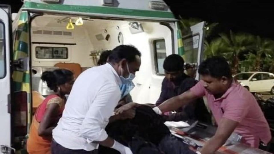 Tractor carrying cement and bricks overturned in Dantewada one laborer killed three injured