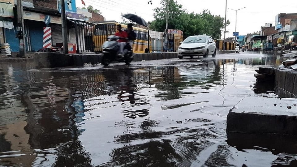 Hail fell again in month of Jeth in Haryana and 44mm in Rohtak, 29mm of rain in Sonipat, trees fell on road