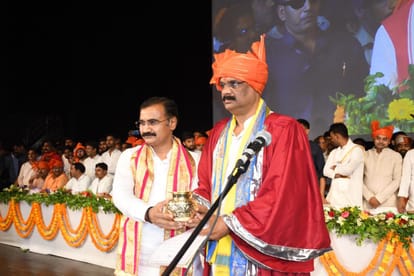 Mayor Swearing-in Ceremony: Mayor of Varanasi took oath in Sanskrit by taking Gangajal in hand, see wonderful
