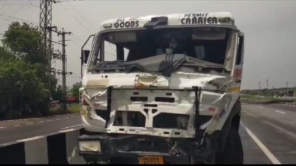 Two trolleys collided on National Highway in Rewari, operator burnt alive, driver died