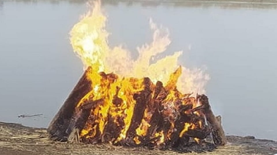 Lucknow: Police picked up the girl's body from the funeral pyre and took it for postmortem