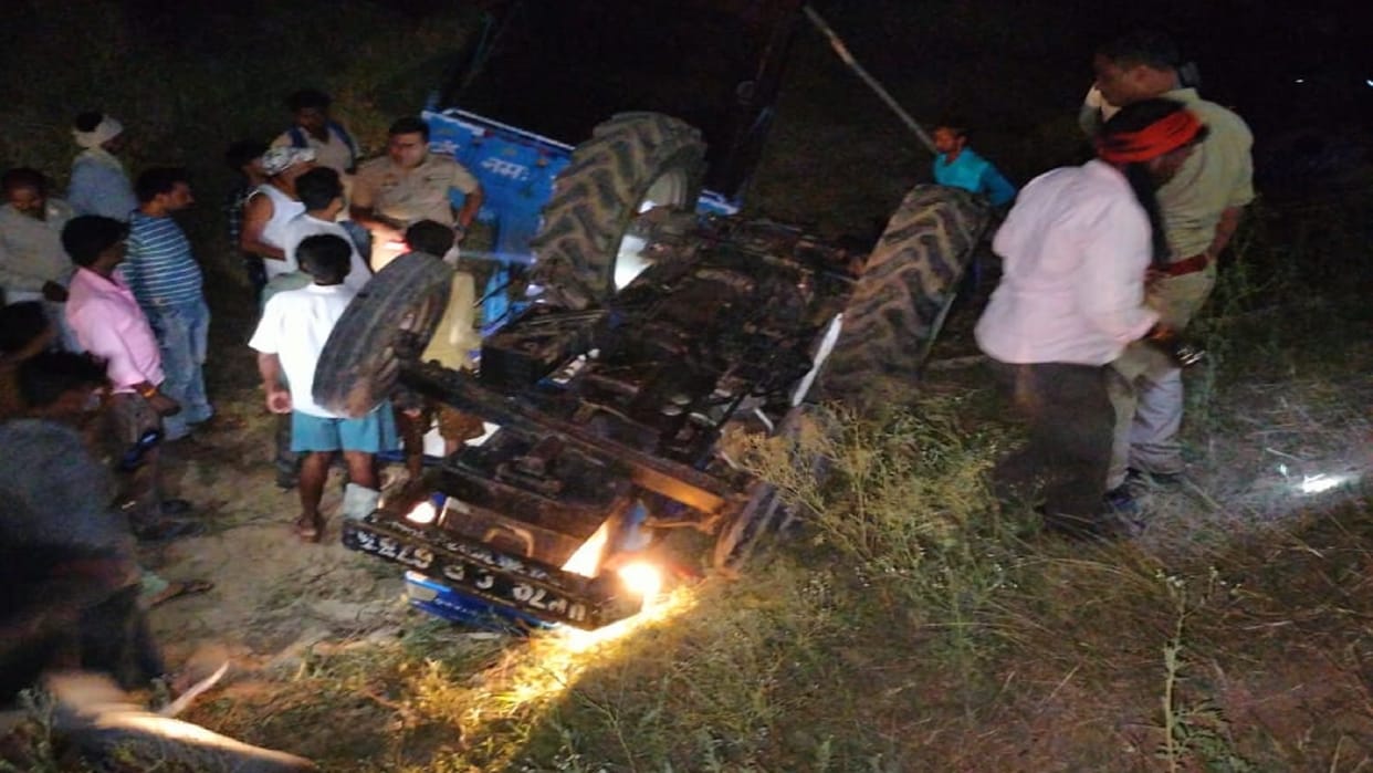 Three including two women died due to overturning of tractor trolley in Koraon, condition of 15 injured