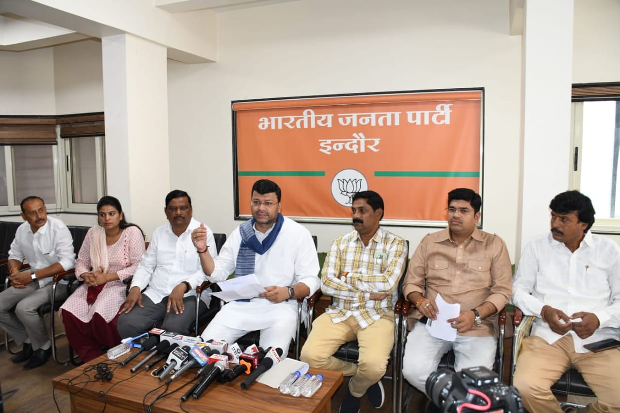 BJP workers will knock door to door in Indore for a month