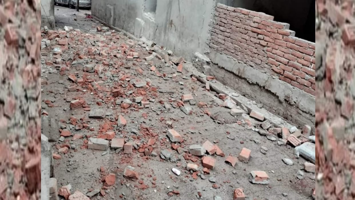 A wall collapsed because of storm in Lucknow.