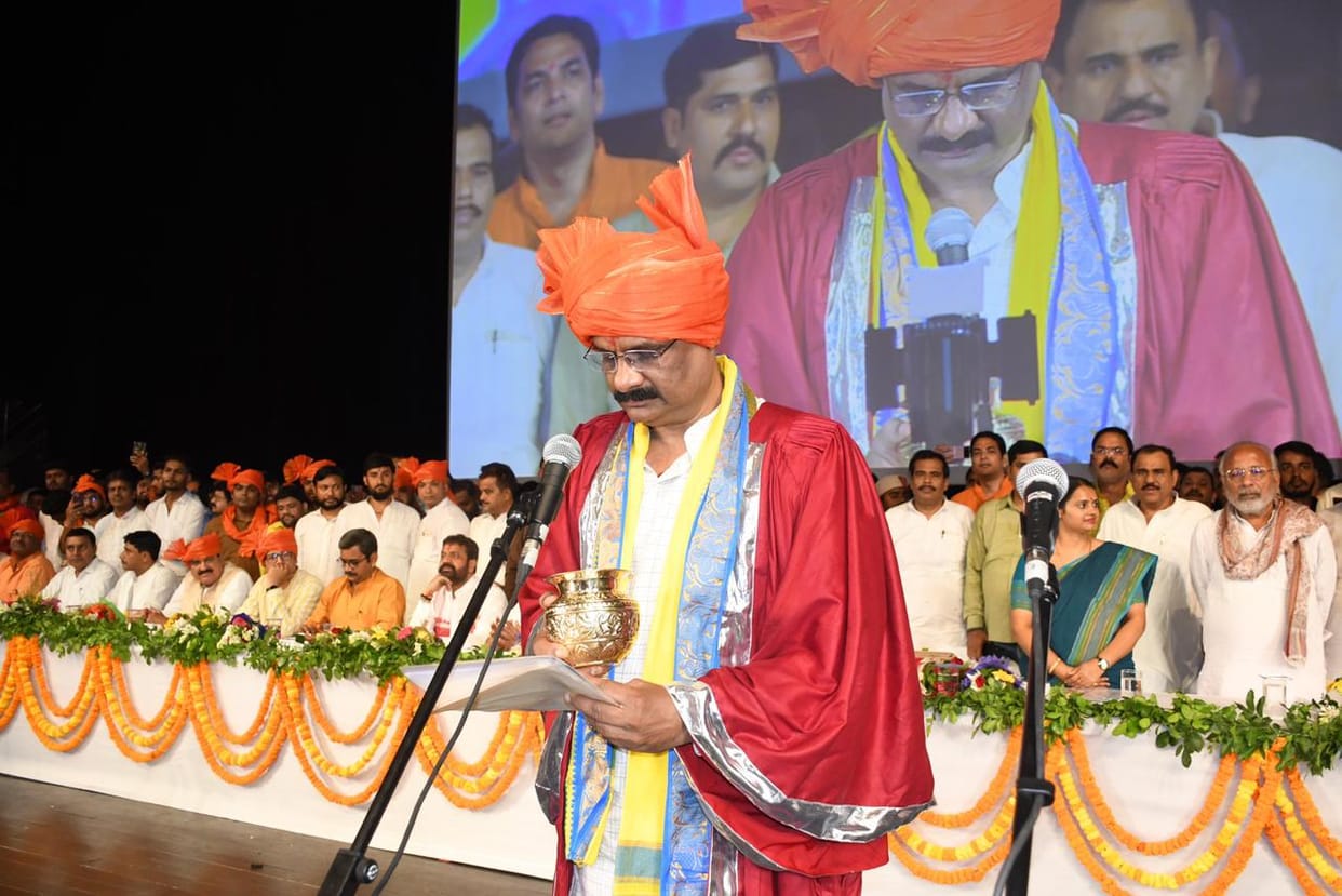 Mayor Swearing-in Ceremony: Mayor of Varanasi took oath in Sanskrit by taking Gangajal in hand, see wonderful