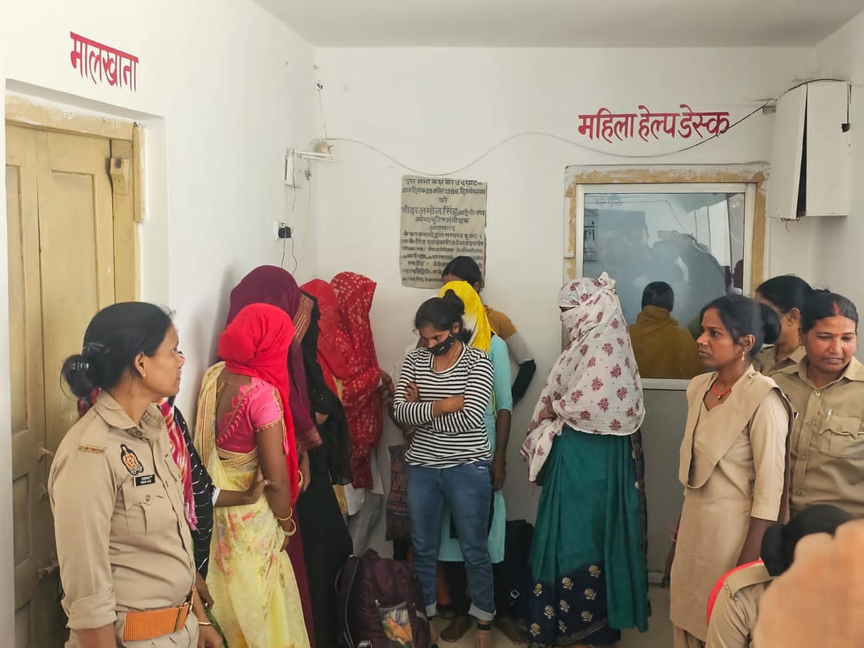 Police raid in Mau hotel: Dozens of young men and women found in objectionable condition, dirty work was going