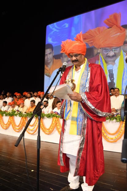Mayor Swearing-in Ceremony: Mayor of Varanasi took oath in Sanskrit by taking Gangajal in hand, see wonderful