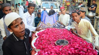 Urs e Tajushshariya, Parcham Kushai, kul ki rasm, Urs e Tajushshariya bareilly, Sunni Barelvi Muslims, Iranian