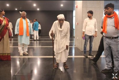 Mayor Swearing-in Ceremony: Mayor of Varanasi took oath in Sanskrit by taking Gangajal in hand, see wonderful