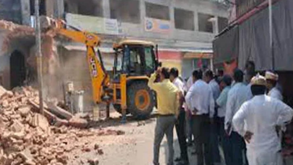 Ujjain News MLA Mahesh Parmar wrote letter to Divisional Commissioner-DM regarding house breaking-compensation