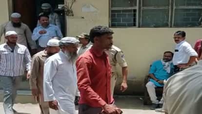 कोर्ट के फैसले के बाद दोषियों को भोपाल जेल भेजा गया।