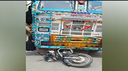 bike rider died due to collision with speeding truck in Agra