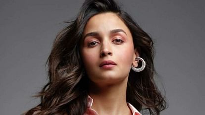 rocky aur rani kii prem kahaani star Alia Bhatt okay with being called clown as long as cheque comes on time