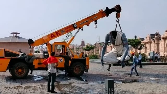 Ujjain Mahakal Lok: महाकाल लोक में आंधी से गिरकर टूटी सप्तऋषि की छह मूर्तियां, तीन दिन में ठीक करने का दावा Ujjain Mahakal Lok: The idol of Mahakal Lok fell due to storm and rain in Ujjain