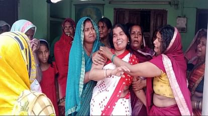 Kushinagar News: शौचालय की टंकी में गिरने से पिता-पुत्र समेत चार की मौत, एक गंभीर घायल UP News: Father And Son Died Due to Falling in Toilet Tank in Kushinagar