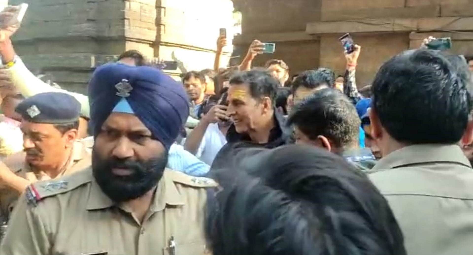 Akshay Kumar reached Jageshwar Dham took blessings of Lord Shiva Bollywood actor Uttarakhand news in hindi