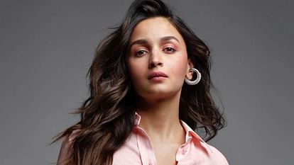 Alia Bhatt reacts her win for Best Actress Award at IIFA apologises for skipping show