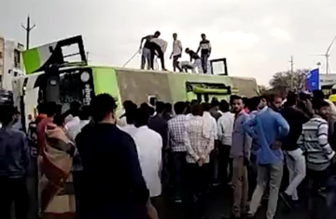 MP News: High speed bus overturned at Bhavgarh Fante in Mandsaur, three women passengers died